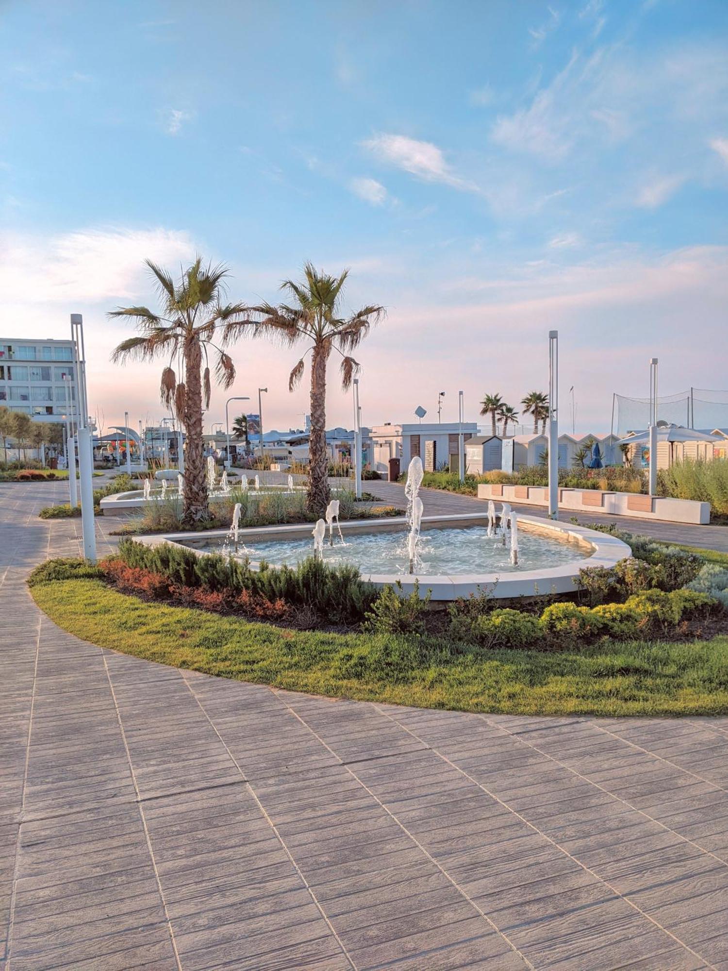 Appartamento A Riccione Con Balconcino Vista Mare Exteriör bild